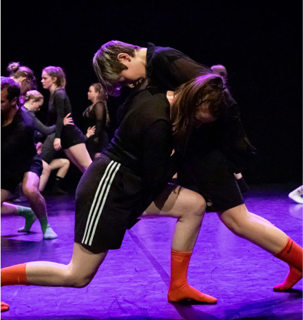 deux enfants en répétition dans un cours de danse à Gravigny près d'Évreux dans l'Eure 27