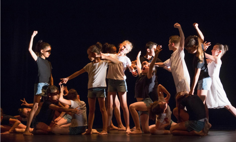 cours de danse avec enfants à Gravigny près d'Évreux dans l'Eure 27